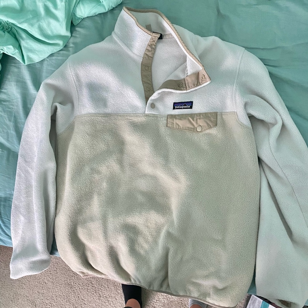 MUST GO⭐️Patagonia Women's Synchilla Fleece